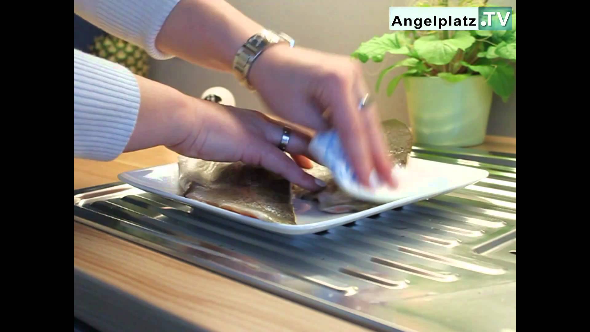 Forellenfilet_mit_Champignons - AngelplatzTV.mp4